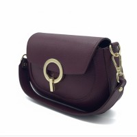 Borsa Elegante in Pelle Nera – Tracolla Regolabile e Dettagli Oro